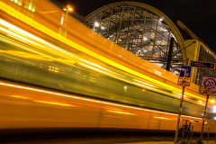 straßenbahn am alexanderplatz in berlin