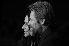 Der Gewinner des Goldenen Ehrenbärens Willem Dafoe und seine Ehefrau Giada Colagrande auf der 68. Berlinale am 20.02.2018 in Berlin