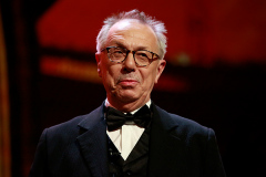 Dieter Kosslick (Berlinale Chef) spricht auf der Bühne bei der Bärenverleihung am 24.02.2018 in Berlin im Berlinale Palast