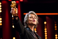 Charlotte Rampling (Schauspielerin und Gewinnerin des goldenen Ehrenbären) bei der Verleihung des goldenen Ehrenbären auf der 69. Berlinale am 14.02.2019 im Berlinale Palast in Berlin