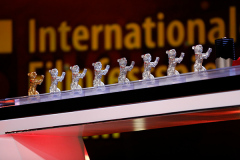 Bärenpreise auf der Bühne bei der Verleihung auf der 69. Berlinale am 16.02.2019 im Berlinale Palast in BerlinBärenpreise auf der Bühne bei der Verleihung auf der 69. Berlinale am 16.02.2019 im Berlinale Palast in Berlin