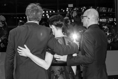 Joshua Leonard, Claire Foy und Steven Soderbergh (L-R) auf dem roten Teppich der Berlinale zur Premiere von "Unsane" am 22.02.2018 in Berlin