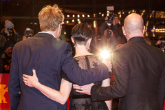 Joshua Leonard, Claire Foy und Steven Soderbergh (L-R) auf dem roten Teppich der Berlinale zur Premiere von "Unsane" am 22.02.2018 in Berlin